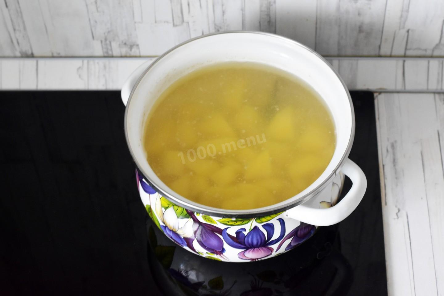 Шаг 9 приготовления Сырный суп с курицей и плавленным сыром