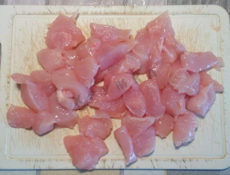 Шаг 2 приготовления Вкусная окрошка с курицей на кефире
