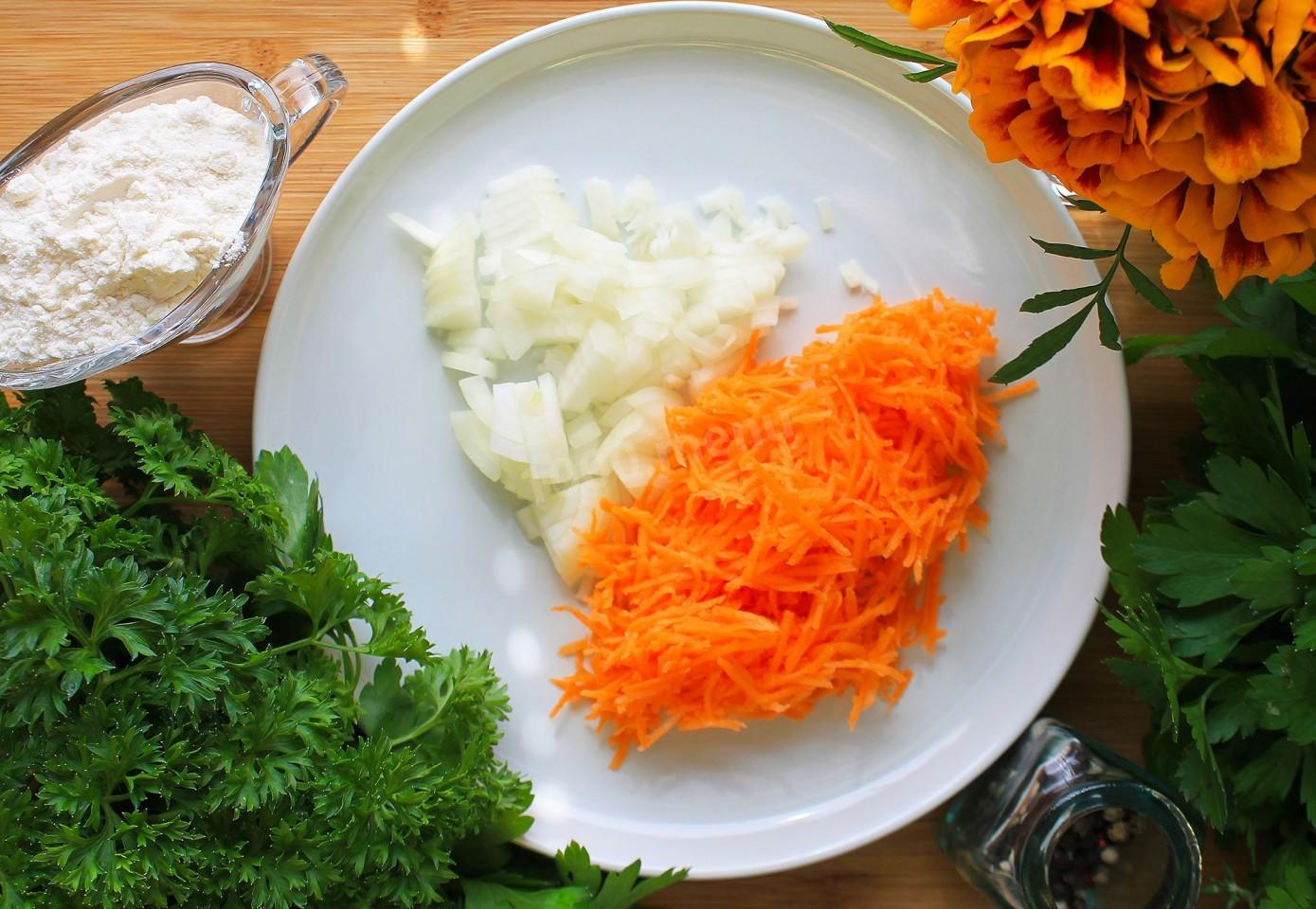 Шаг 5 приготовления Суп затируха с курицей на яйцах