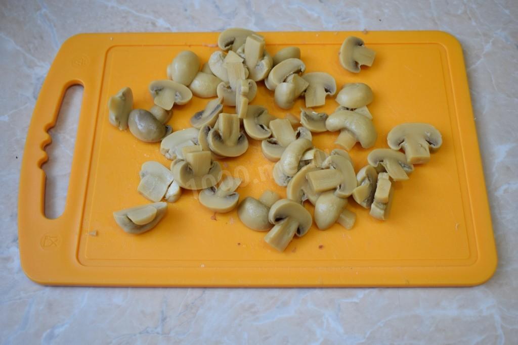 Шаг 3 приготовления Грибной суп с курицей из шампиньонов с картошкой