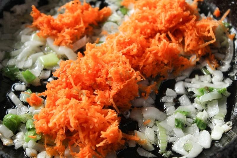 Шаг 6 приготовления Куриный суп с рисом и картошкой