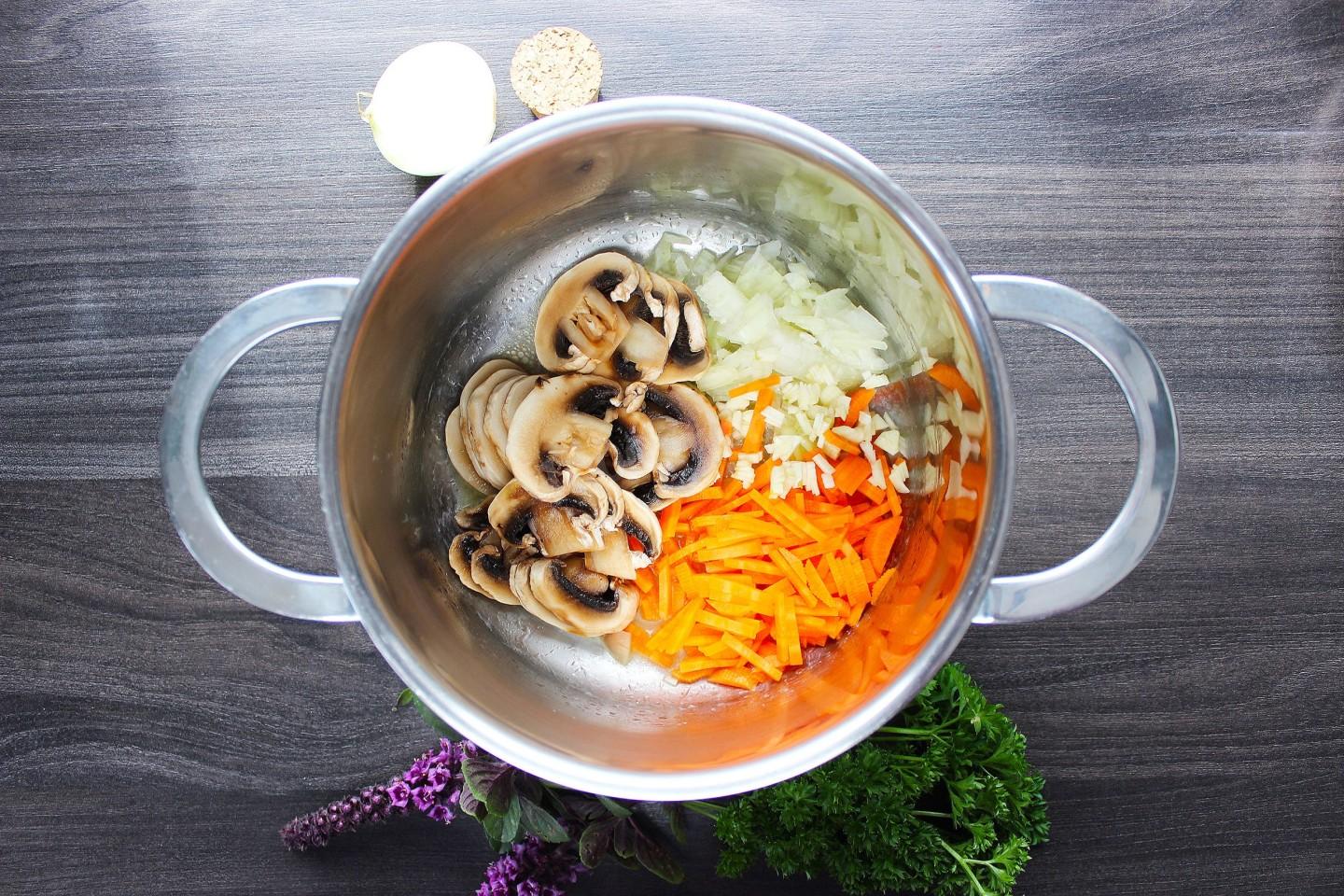 Шаг 5 приготовления Сливочный суп с курицей