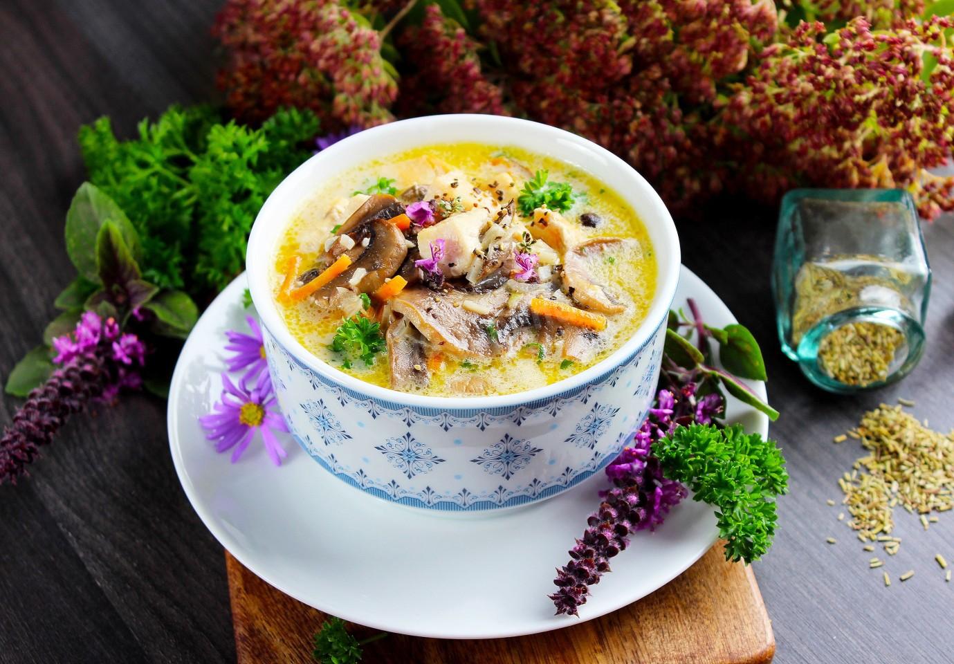 Обложка рецепта Сливочный суп с курицей