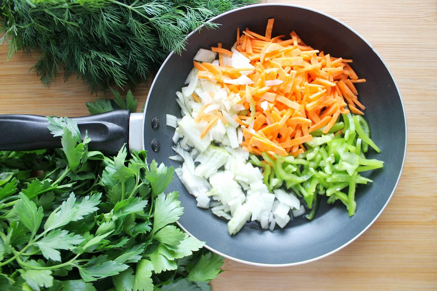 Шаг 8 приготовления Суп из зеленой чечевицы с курицей