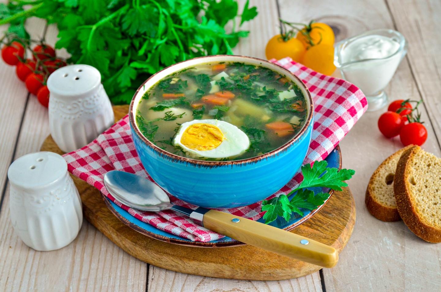 Шаг 14 приготовления Суп из крапивы с яйцом картофелем и курицей