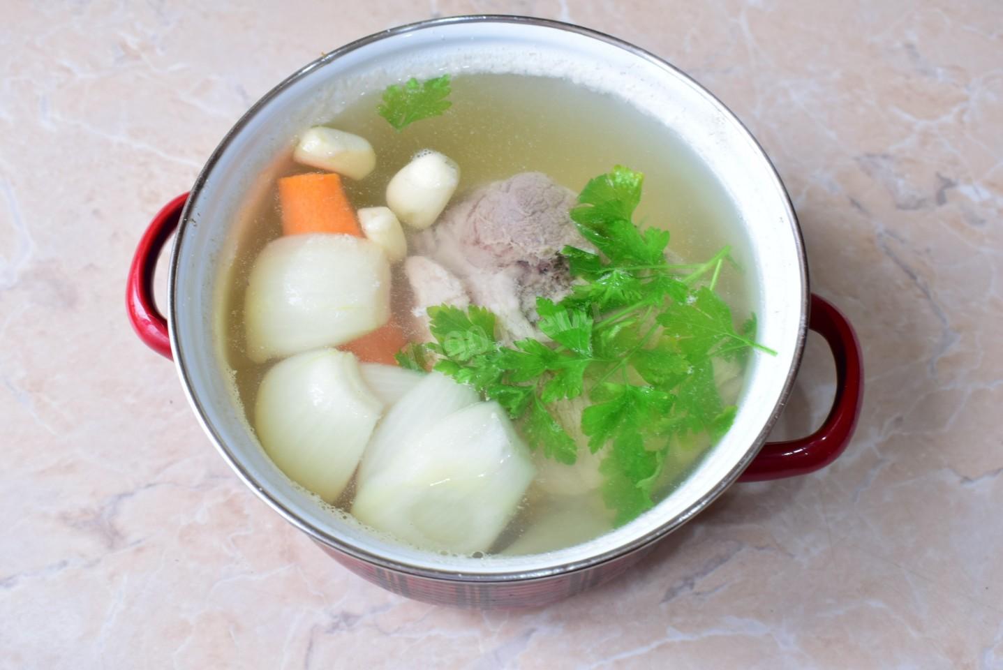 Шаг 4 приготовления Бульон из свинины на кости мясной