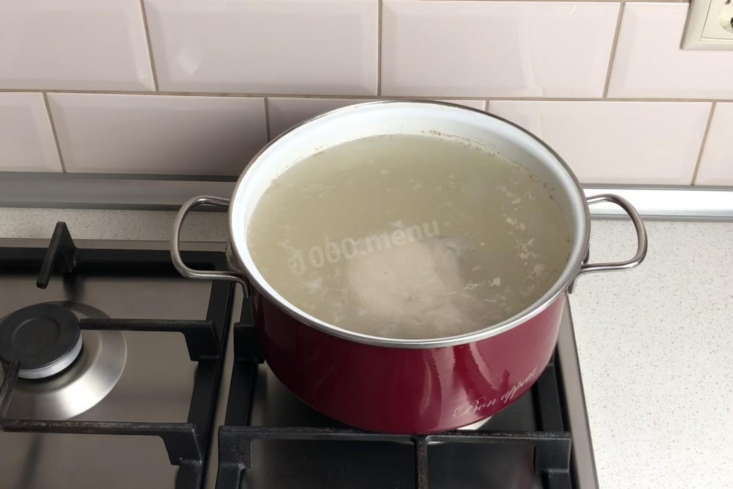 Шаг 3 приготовления Рассольник со свининой и перловкой