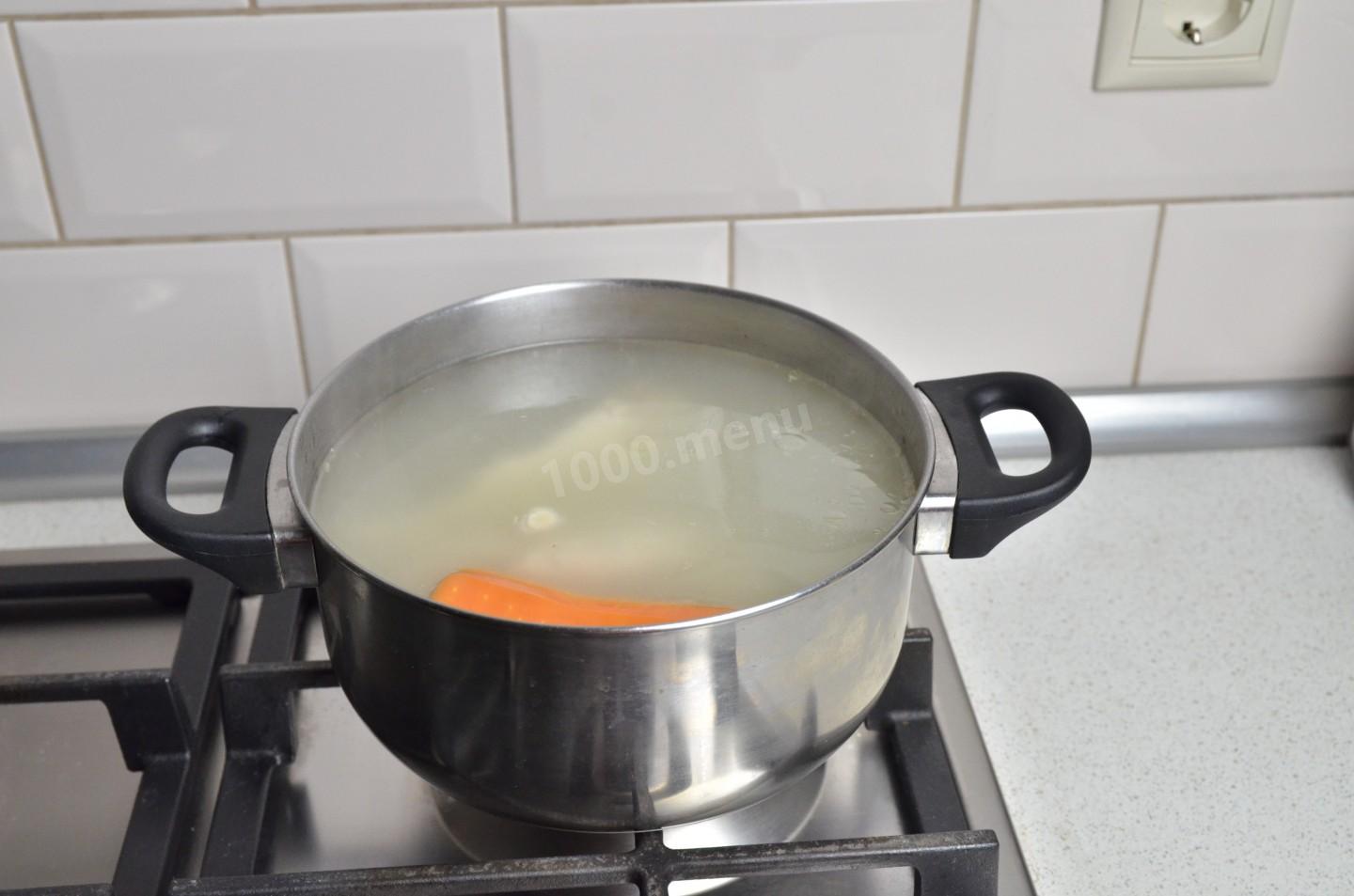 Шаг 5 приготовления Бульон из куриных грудок