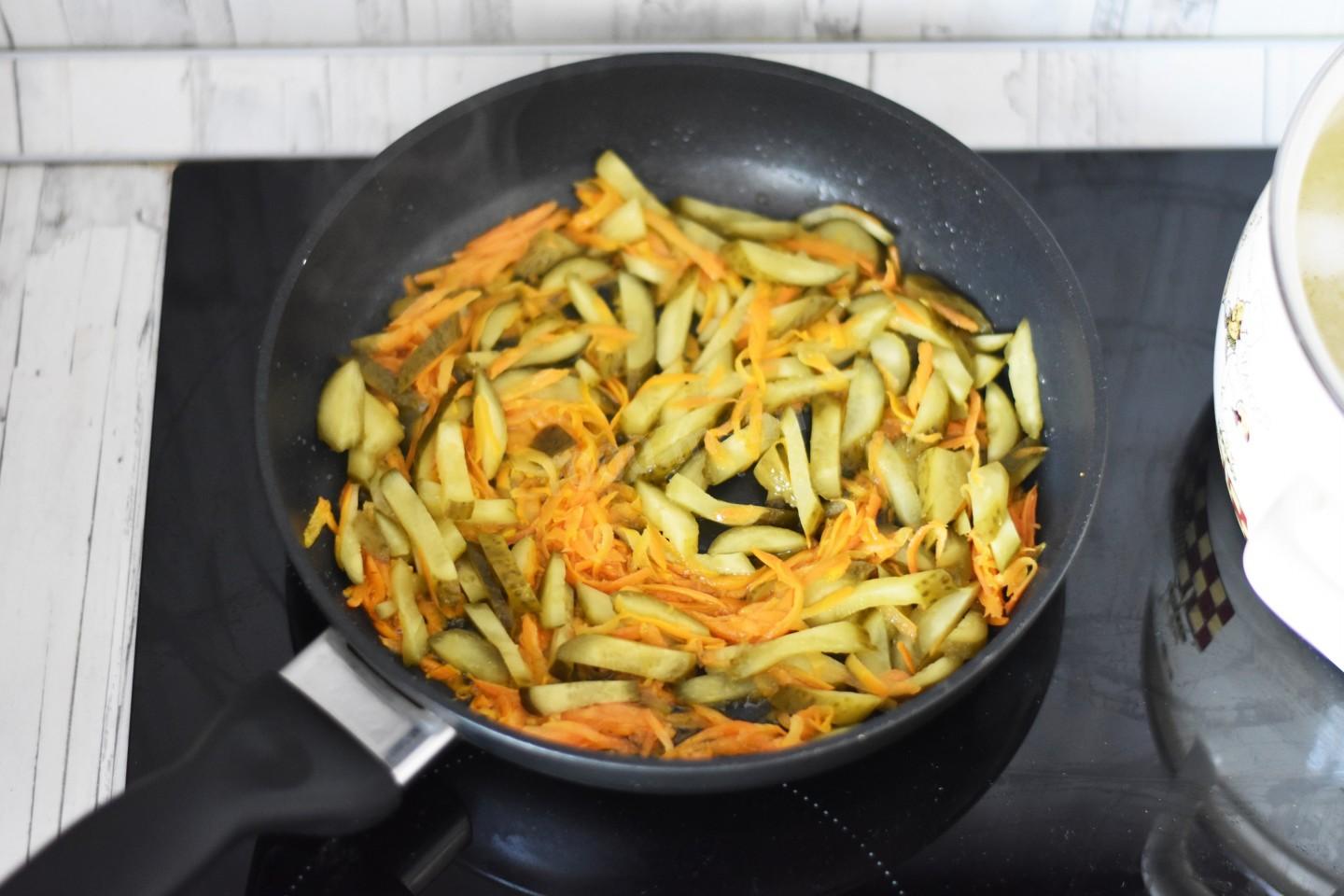 Шаг 11 приготовления Солянка с курицей  колбасой и картошкой