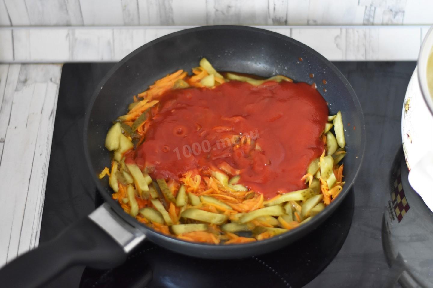 Шаг 12 приготовления Солянка с курицей  колбасой и картошкой