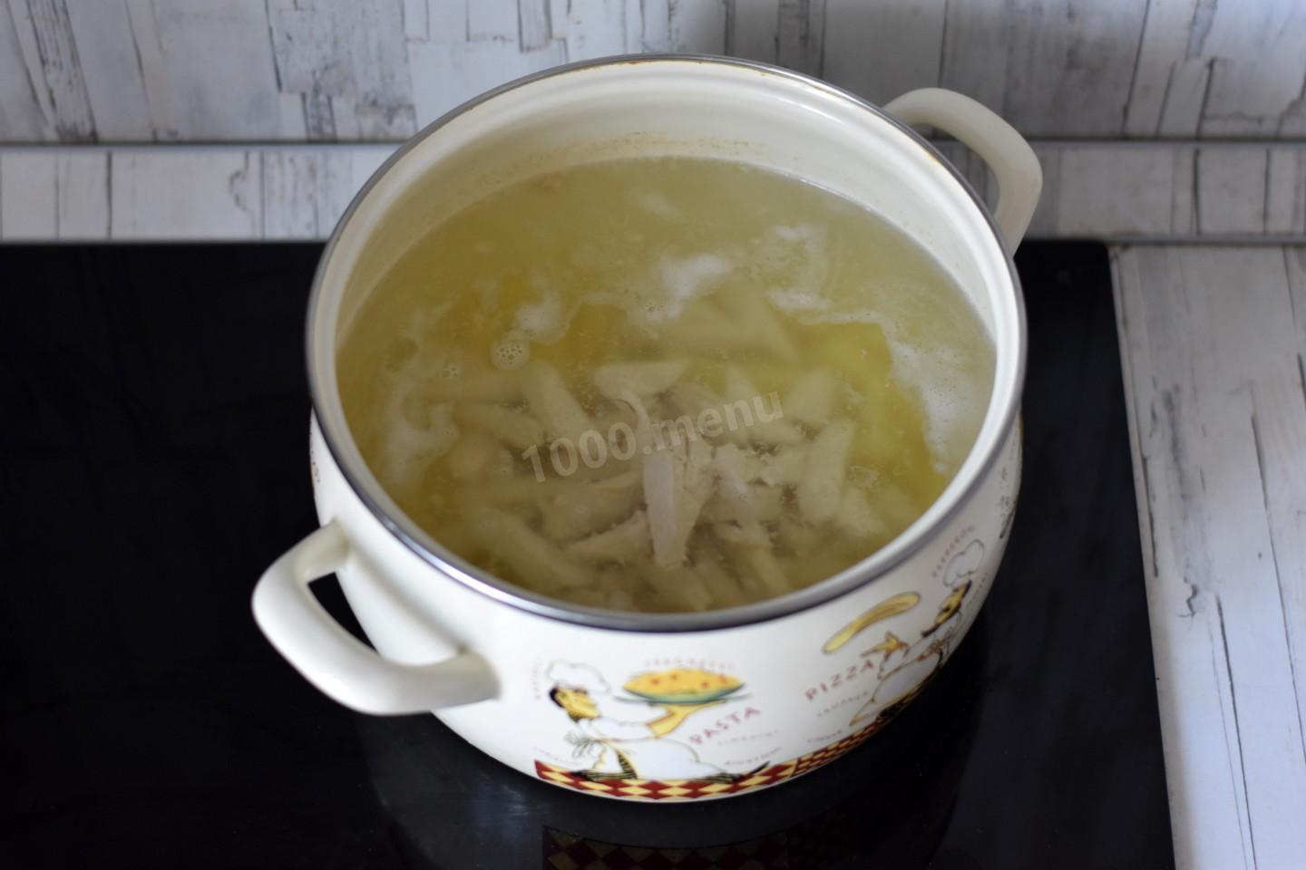 Шаг 15 приготовления Солянка с курицей  колбасой и картошкой