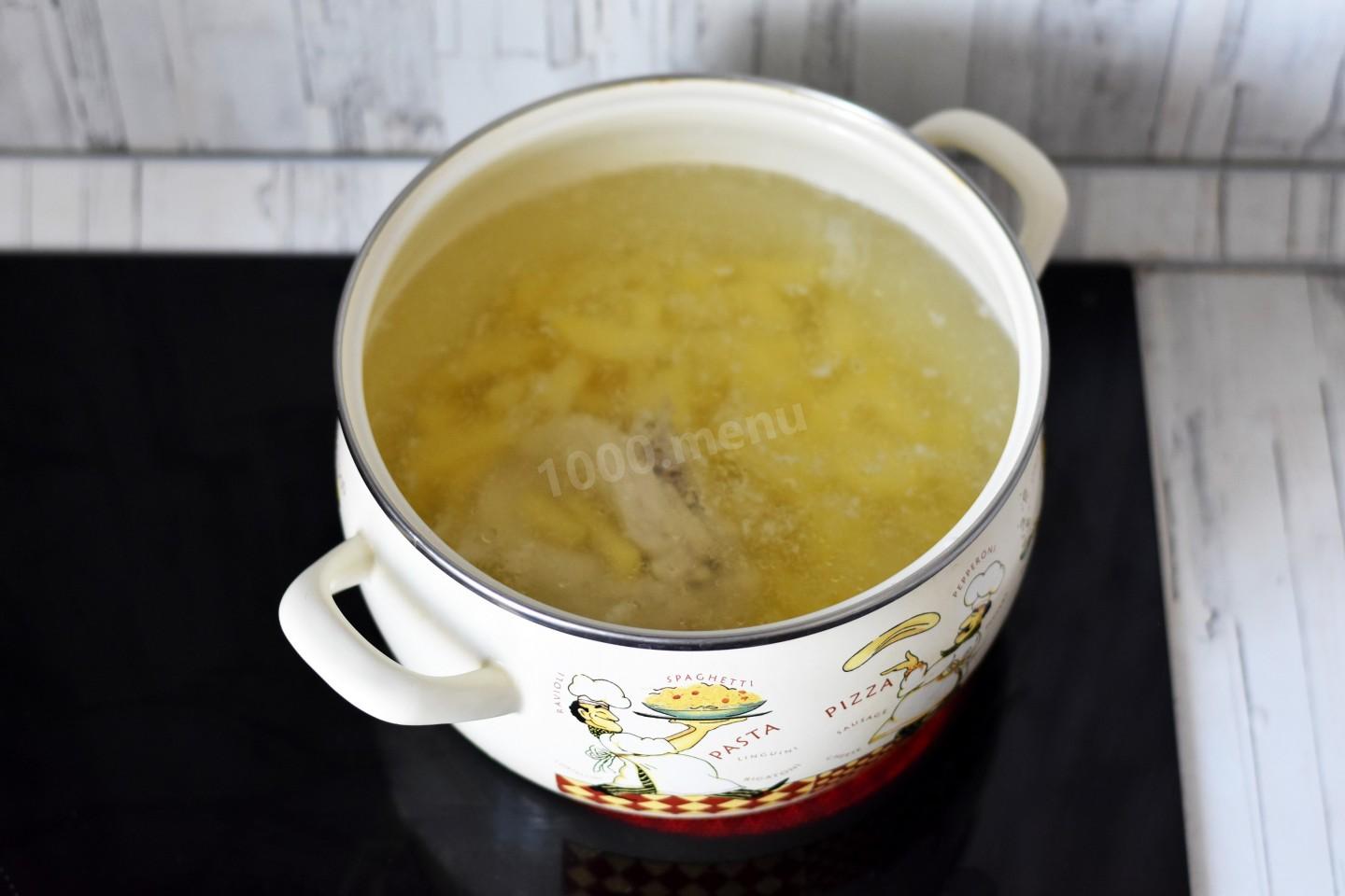 Шаг 9 приготовления Солянка с курицей  колбасой и картошкой