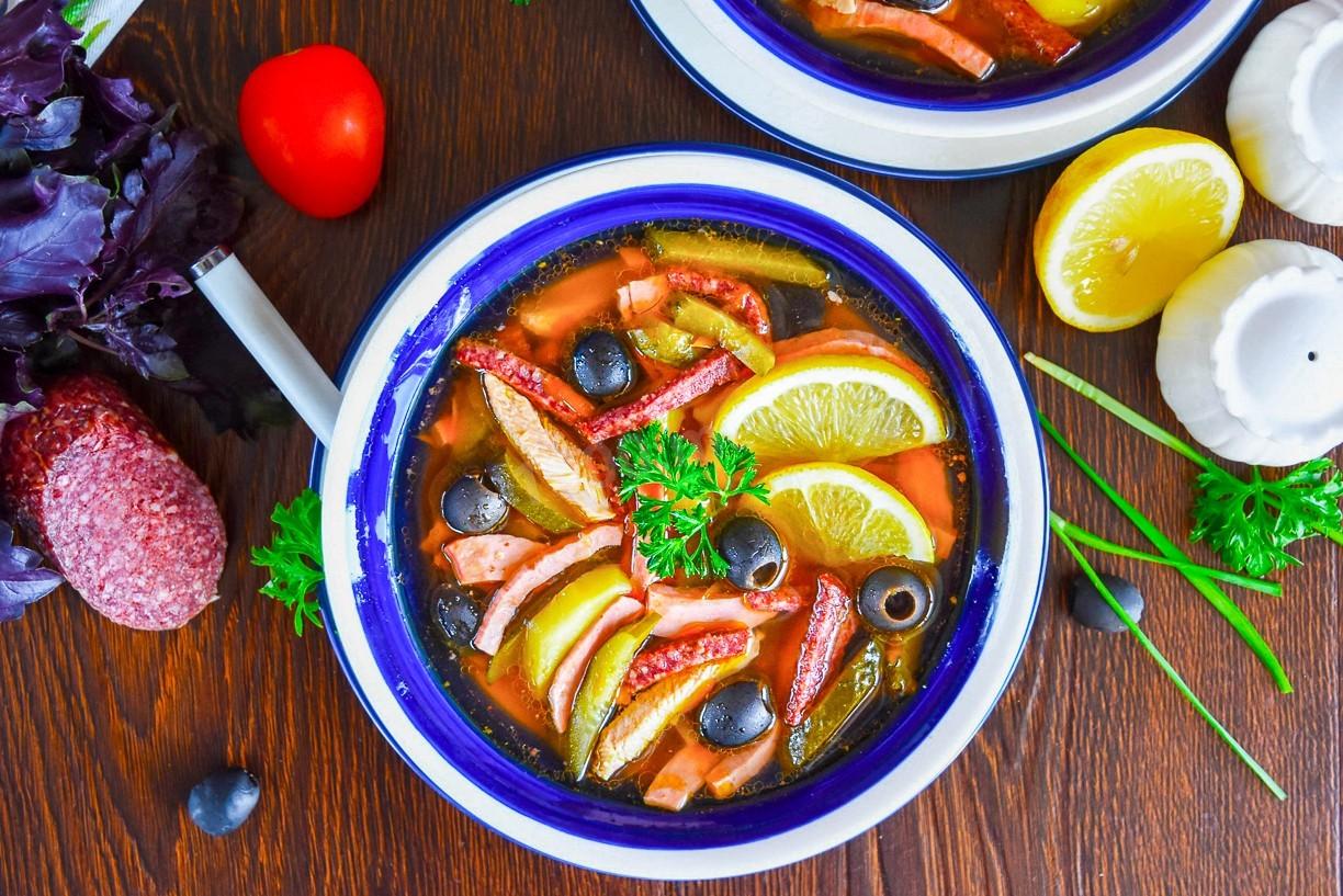 Обложка рецепта Солянка с курицей  колбасой и картошкой