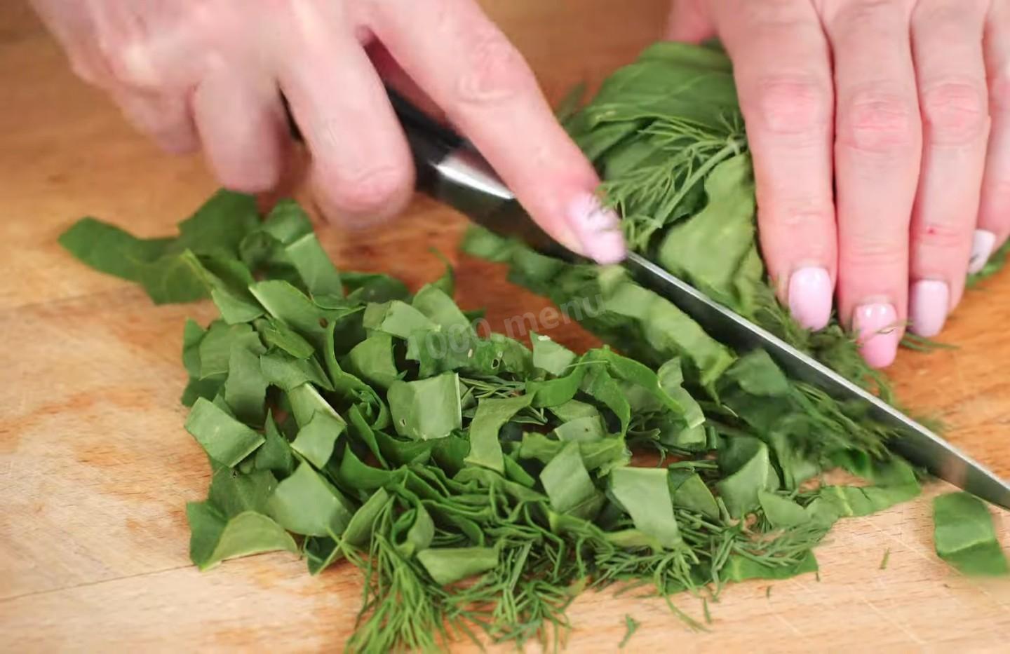 Шаг 10 приготовления Щавелевый суп с курицей и яйцом