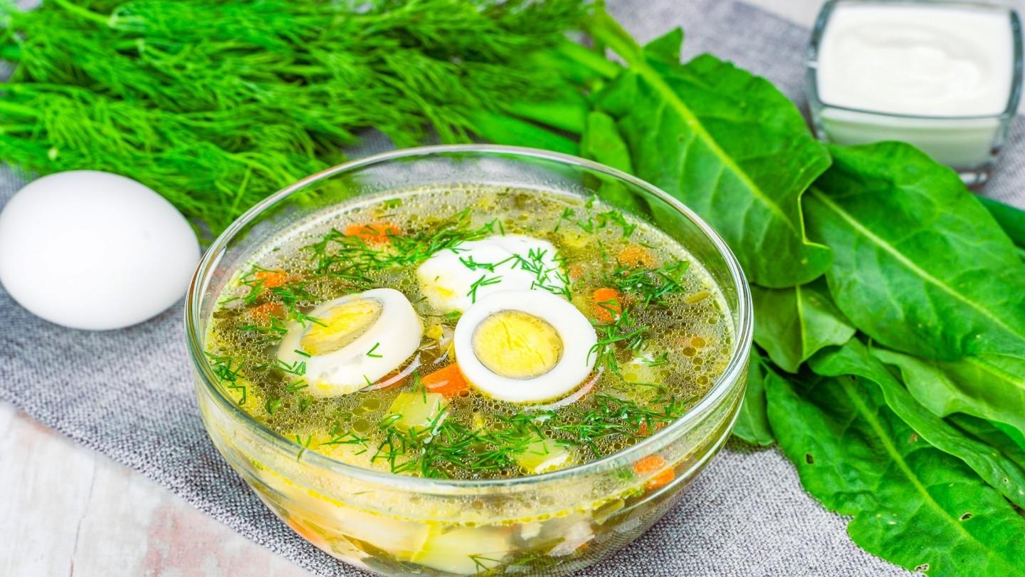 Шаг 14 приготовления Щавелевый суп с курицей и яйцом