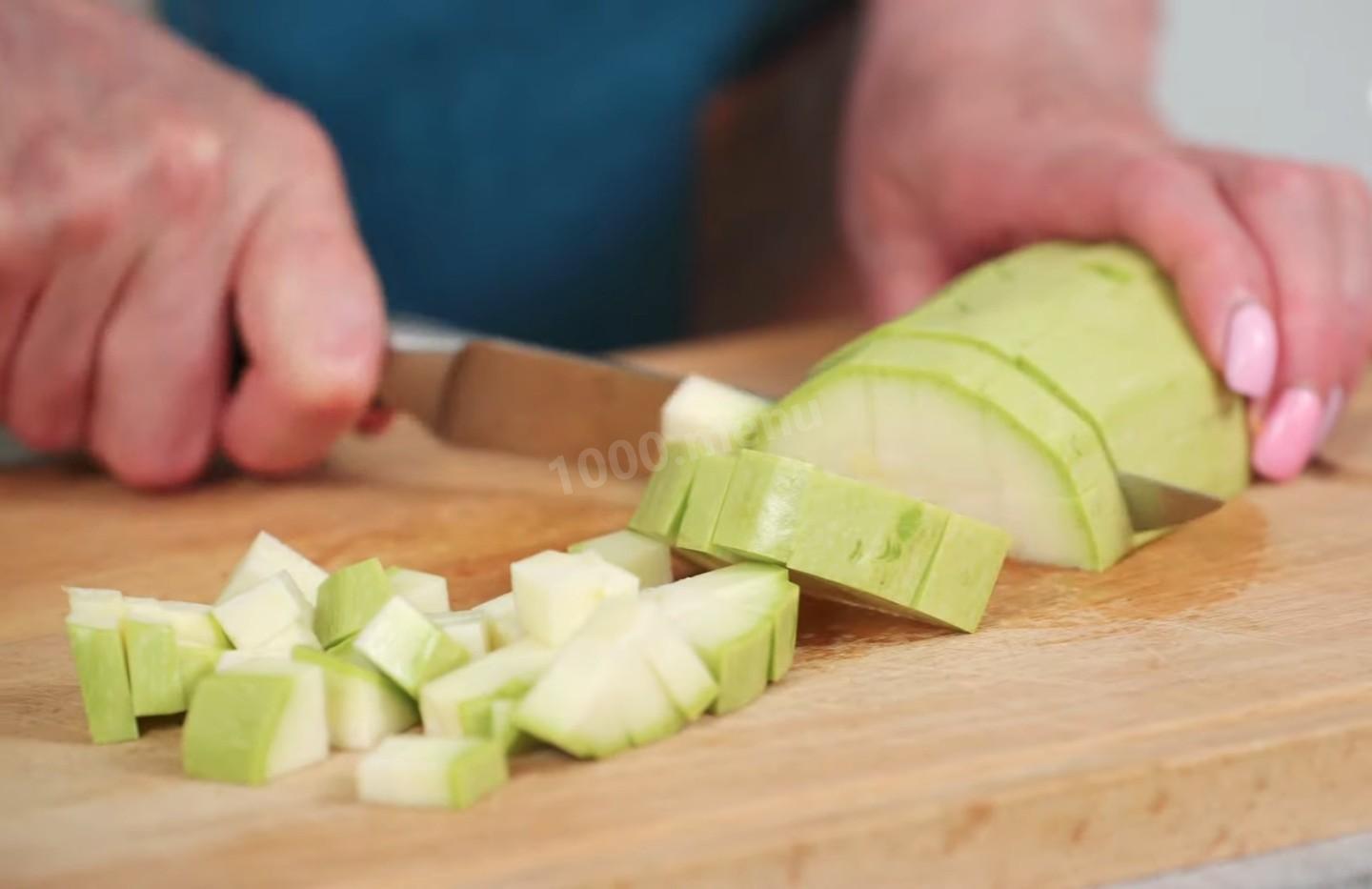 Шаг 4 приготовления Щавелевый суп с курицей и яйцом