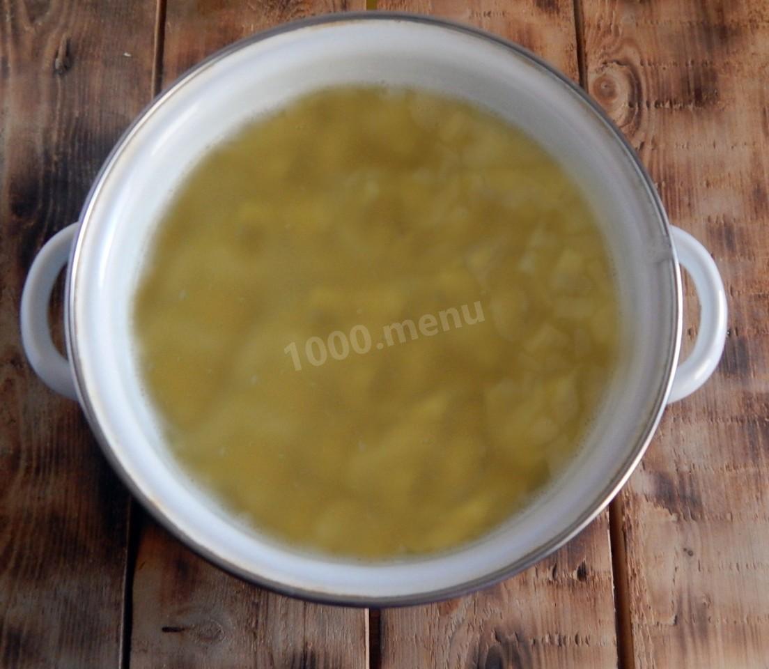 Шаг 7 приготовления Рыбный суп из консервы скумбрия