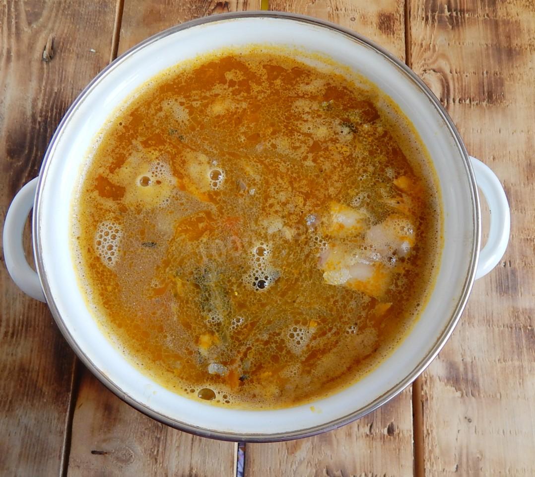 Шаг 9 приготовления Рыбный суп из консервы скумбрия