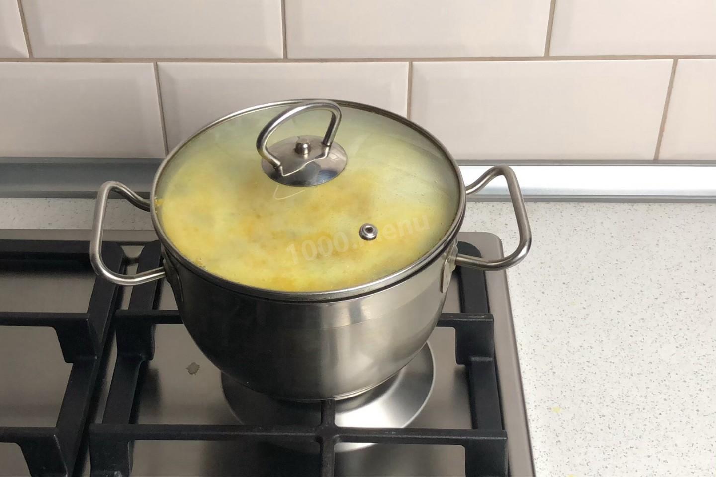 Шаг 12 приготовления Сырный суп с курицей и грибами