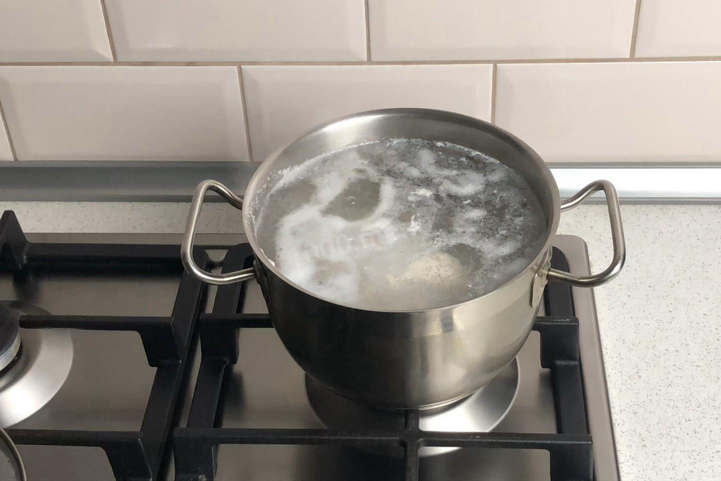 Шаг 2 приготовления Сырный суп с курицей и грибами