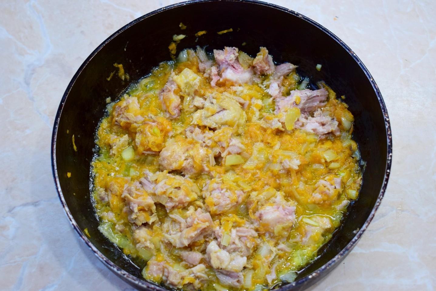 Шаг 7 приготовления Суп с тушенкой и картошкой
