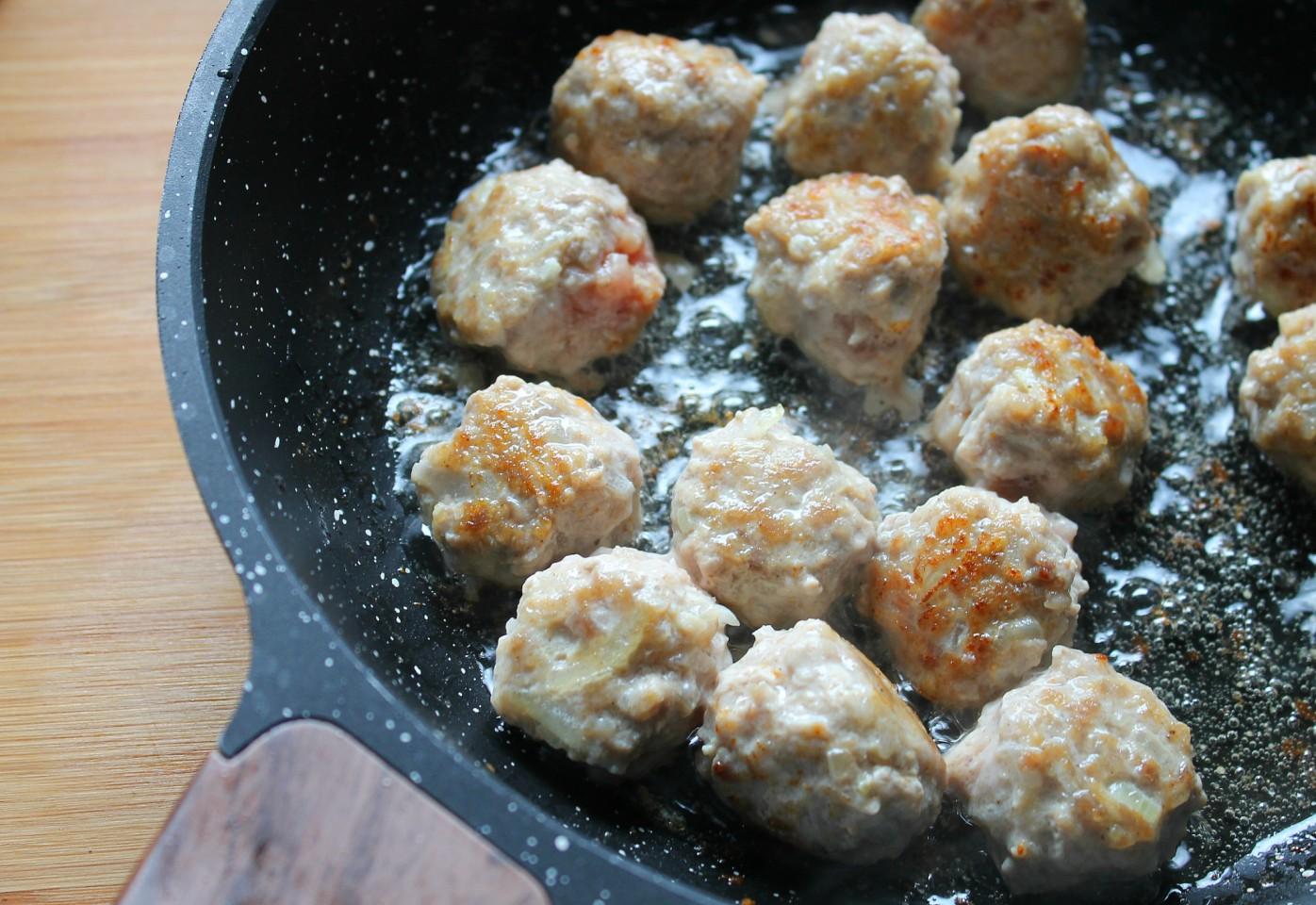 Шаг 7 приготовления Айнтопф немецкий суп с нутом и мясными шариками