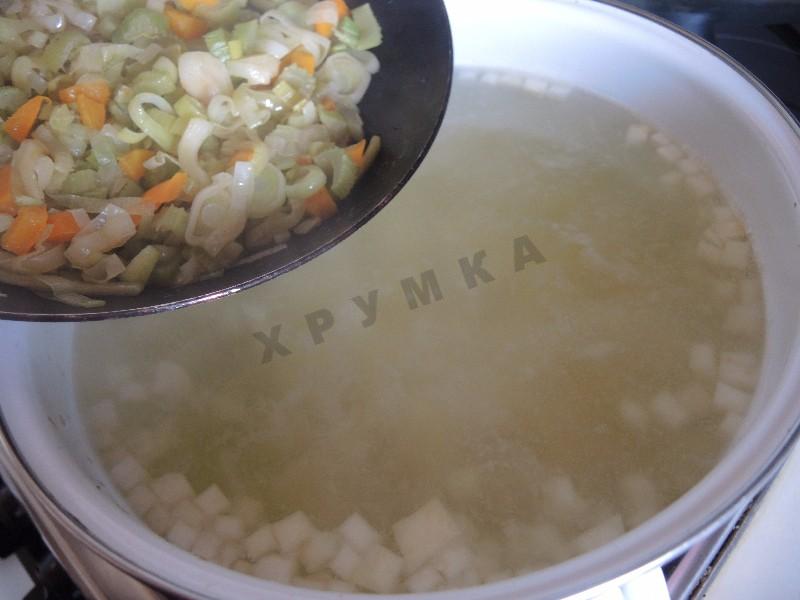 Шаг 7 приготовления Рыбный суп уха из минтая