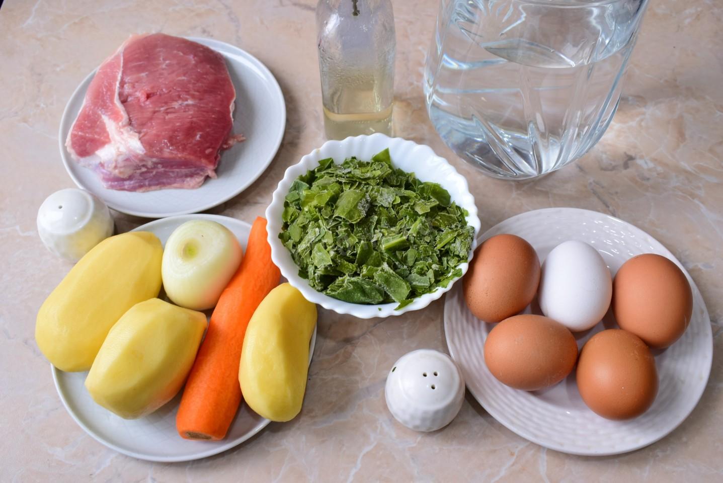 Шаг 1 приготовления Щавелевый суп с мясом и яйцом