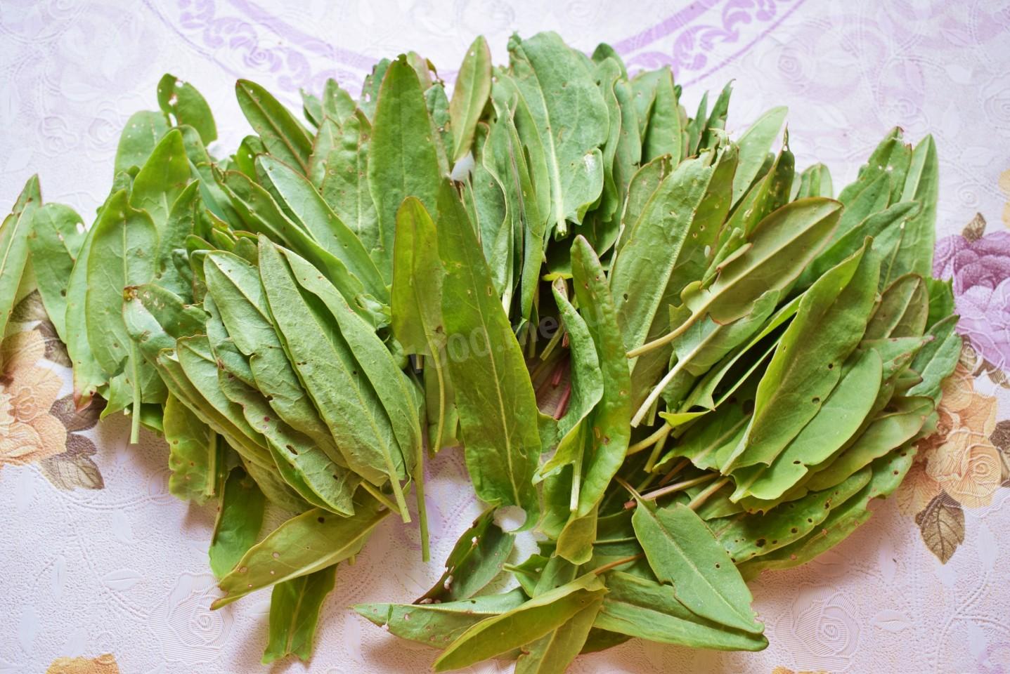 Шаг 2 приготовления Щавелевый суп с мясом и яйцом