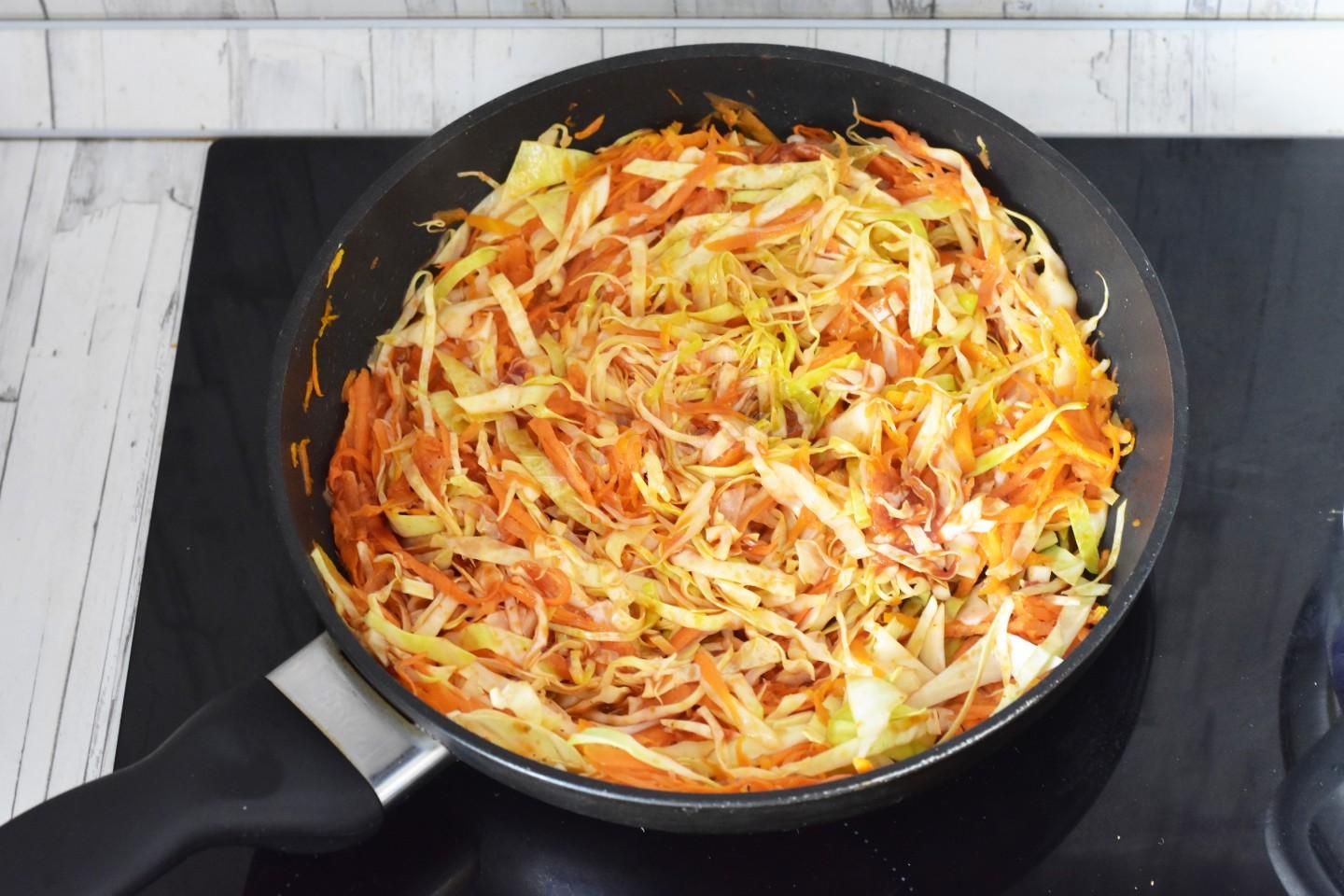 Шаг 10 приготовления Щи из капусты без мяса