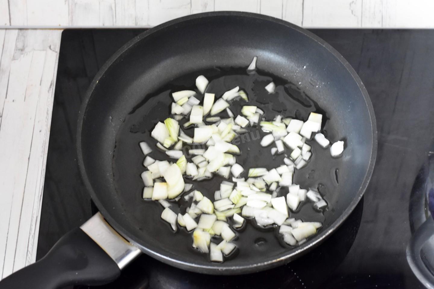 Шаг 8 приготовления Щи из капусты без мяса