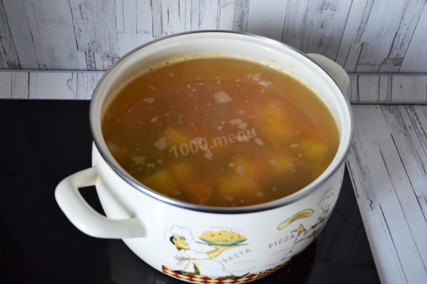 Шаг 9 приготовления Гороховый суп с копченой колбасой