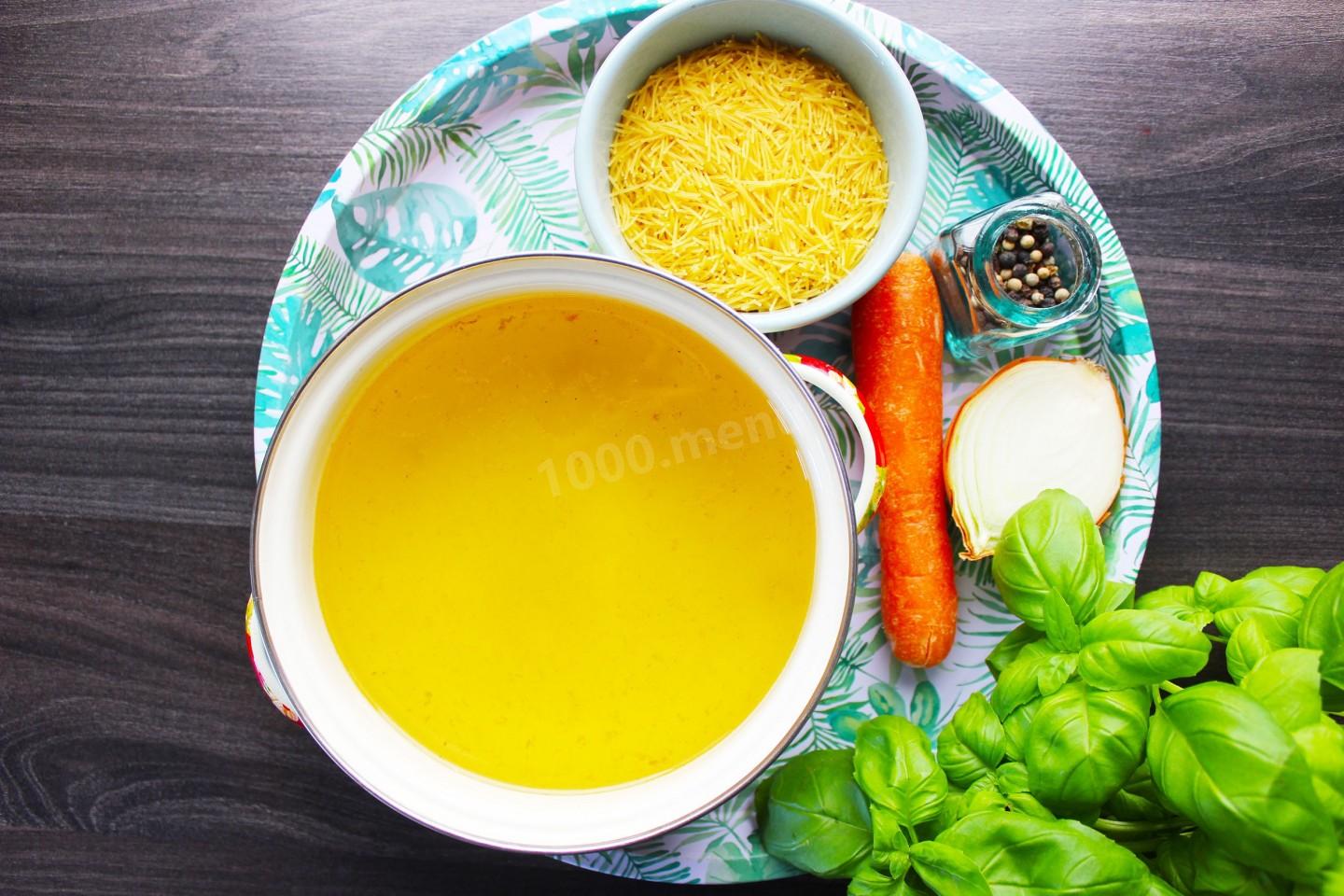 Шаг 3 приготовления Куриный бульон с вермишелью