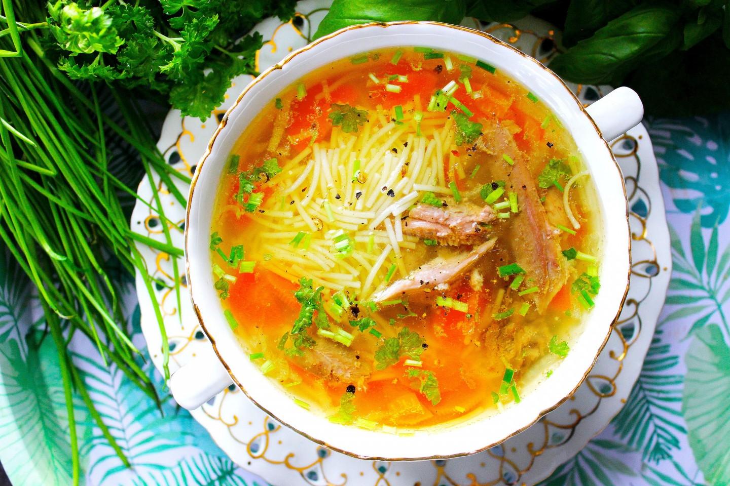 Шаг 9 приготовления Куриный бульон с вермишелью