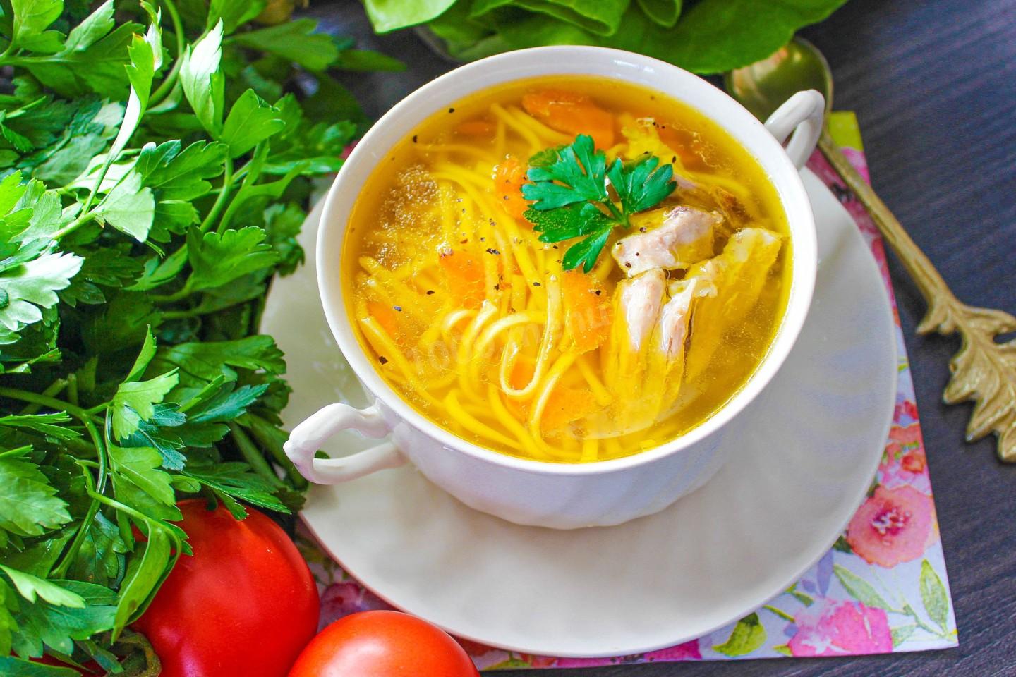 Шаг 14 приготовления Куриный бульон с лапшой