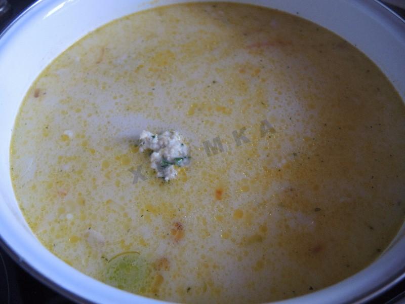 Шаг 15 приготовления Суп с куриными фрикадельками и плавленным сыром