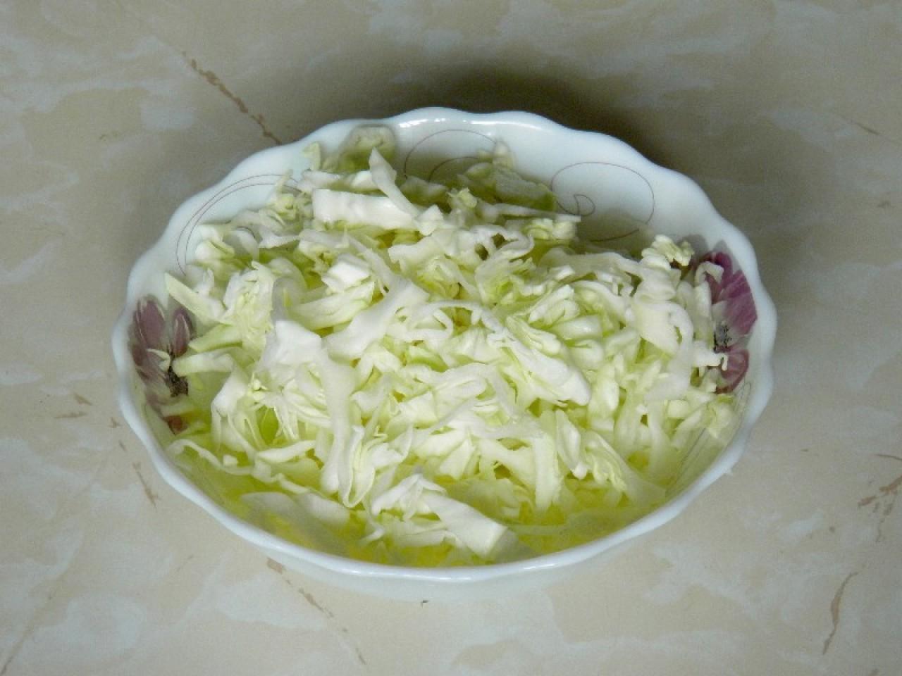 Шаг 3 приготовления Постные щи с фасолью, консервированной и капустой