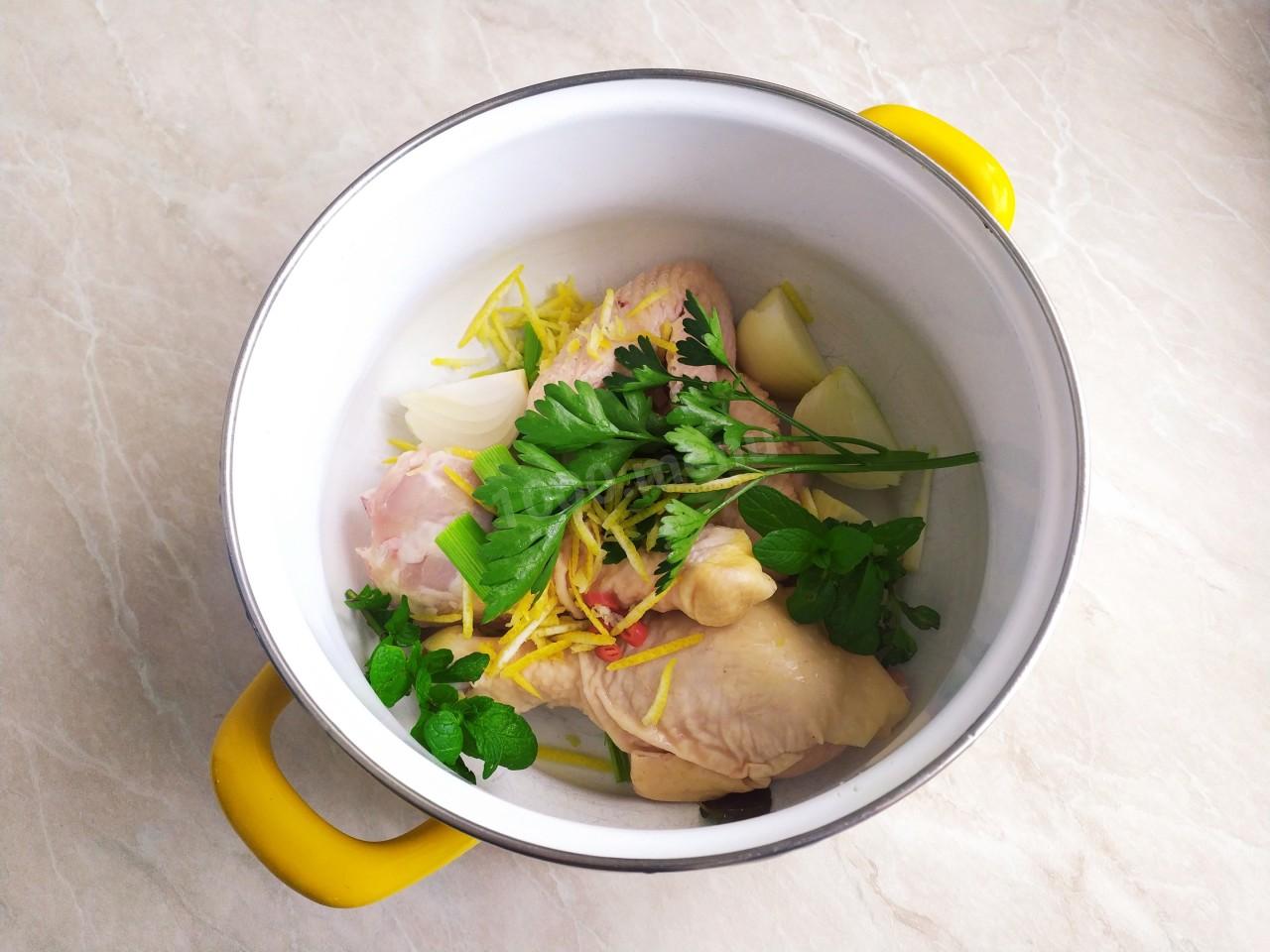 Шаг 3 приготовления Суп с лимоном куриный