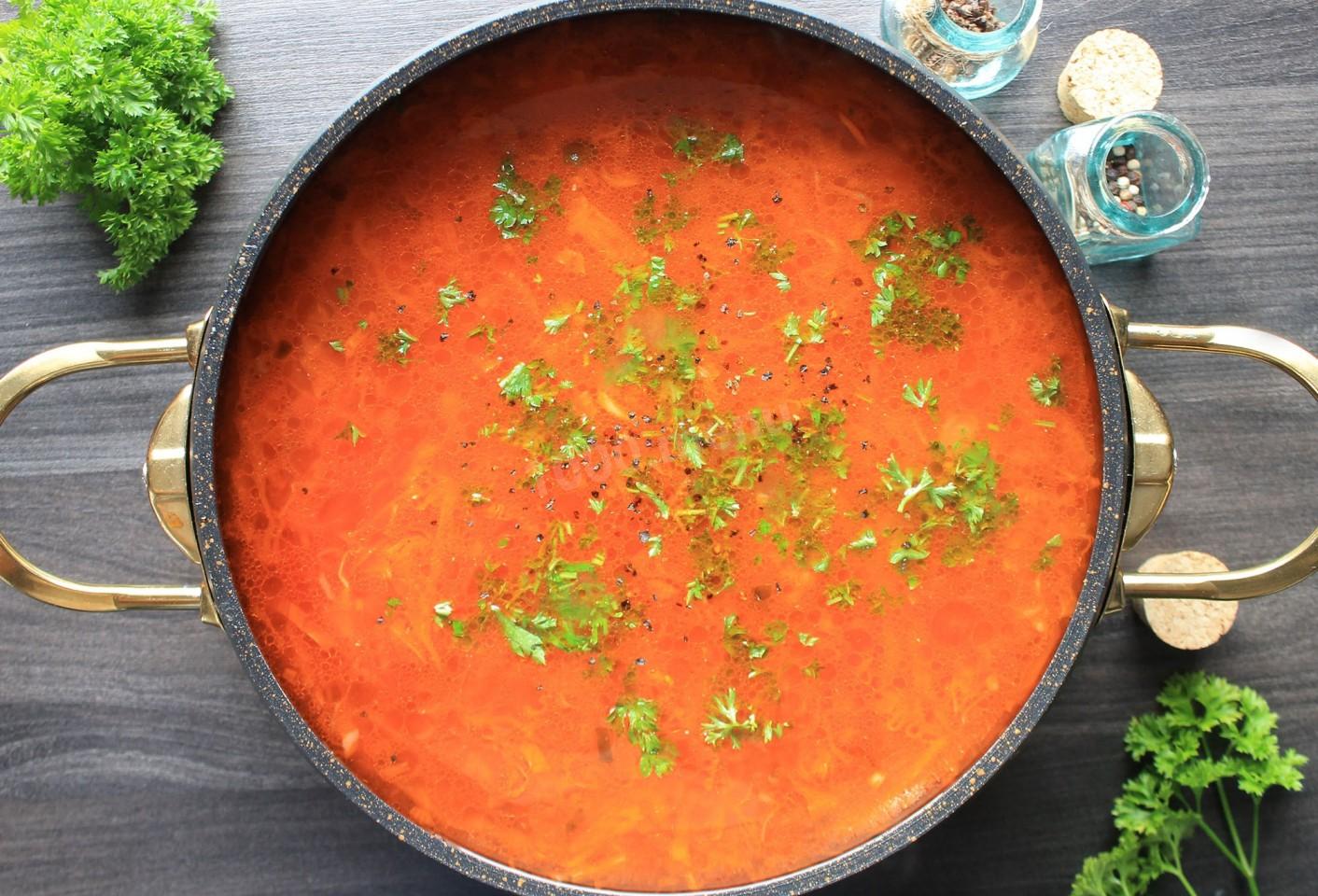 Шаг 10 приготовления Рассольник с маринованными огурцами рисом и капустой