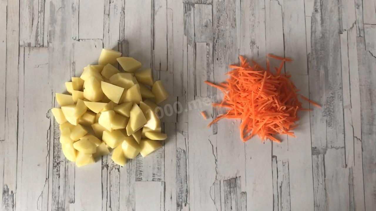 Шаг 2 приготовления Сырный суп с креветками