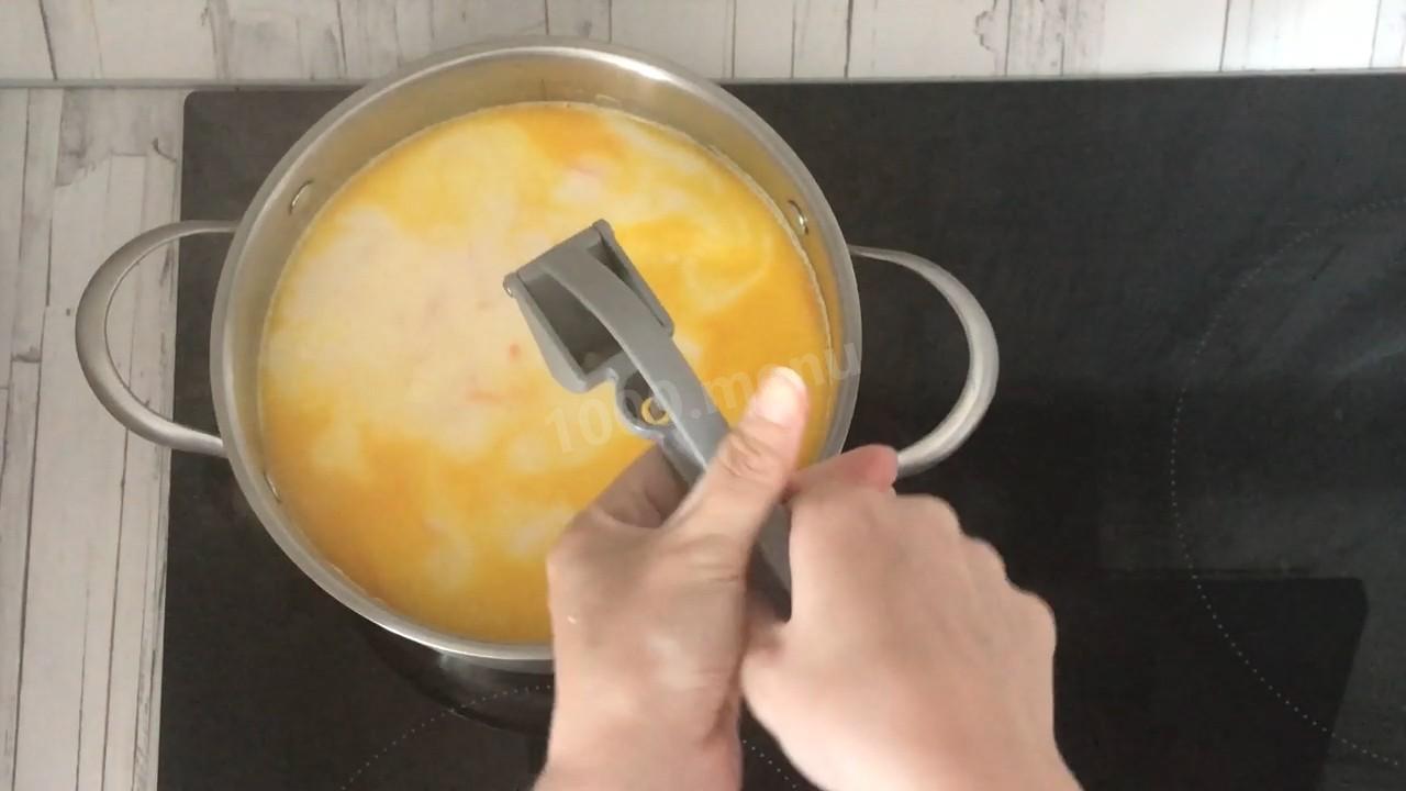 Шаг 9 приготовления Сырный суп с креветками