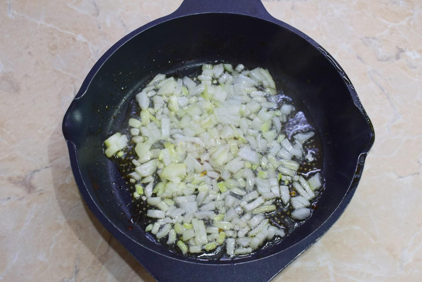 Шаг 5 приготовления Суп Харчо из свинины с рисом и картошкой классический