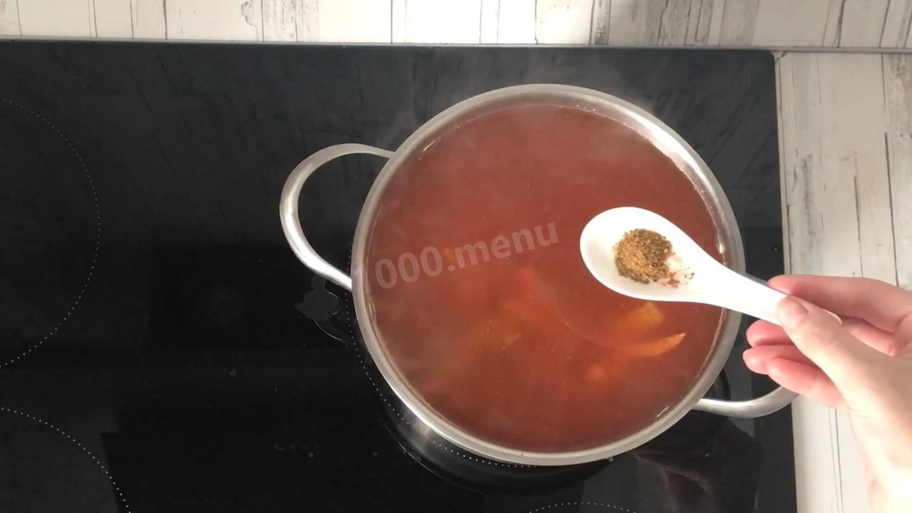 Шаг 12 приготовления Солянка с перловкой