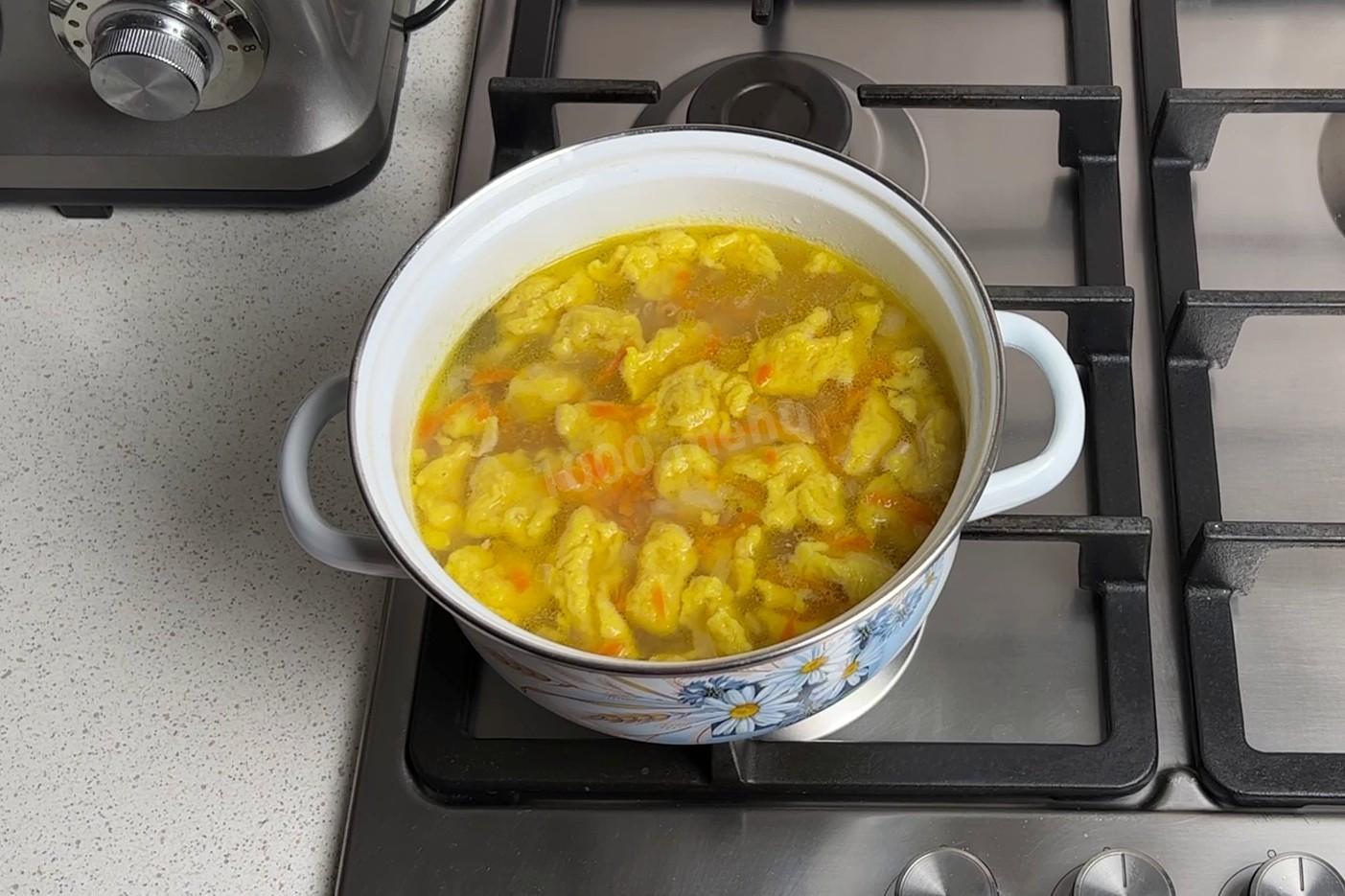 Шаг 10 приготовления Куриный суп с галушками
