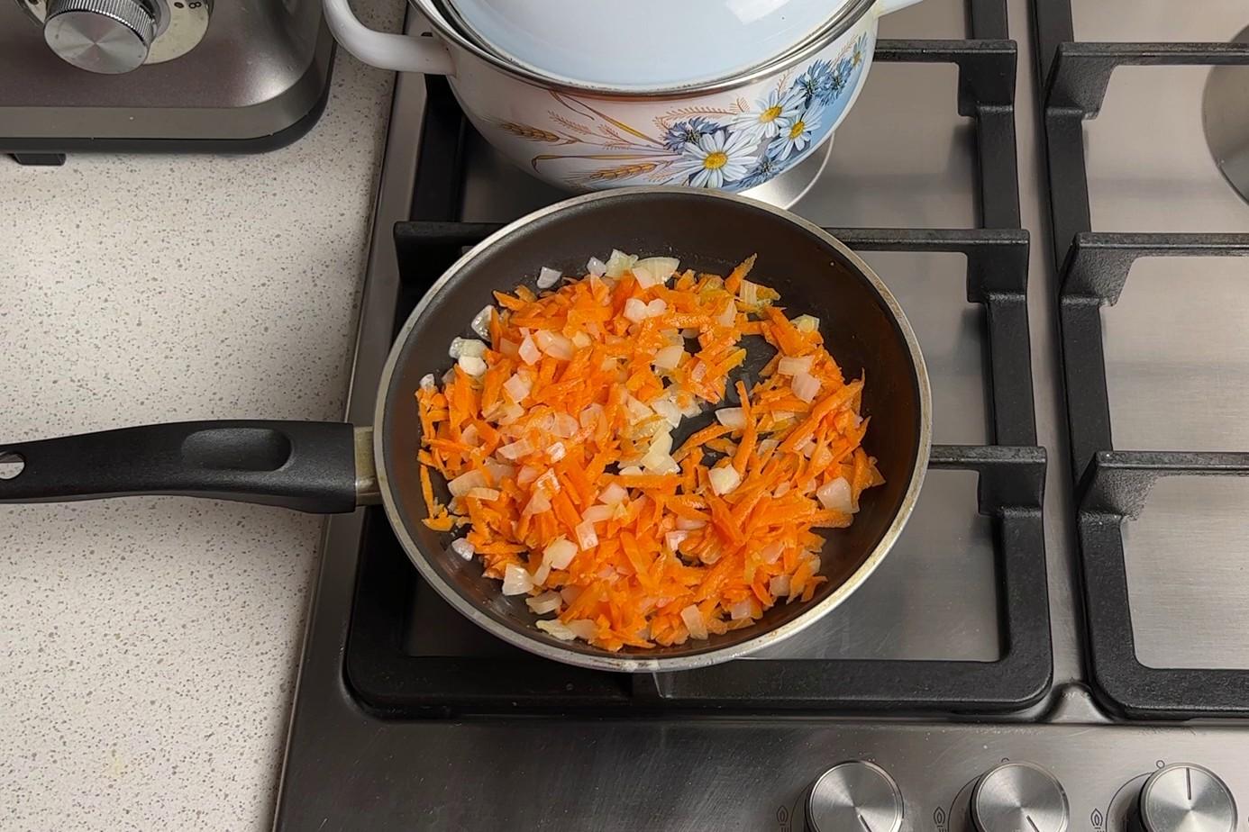 Шаг 6 приготовления Куриный суп с галушками
