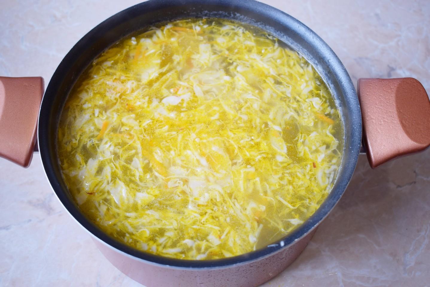 Шаг 9 приготовления Щи из квашеной капусты со свининой