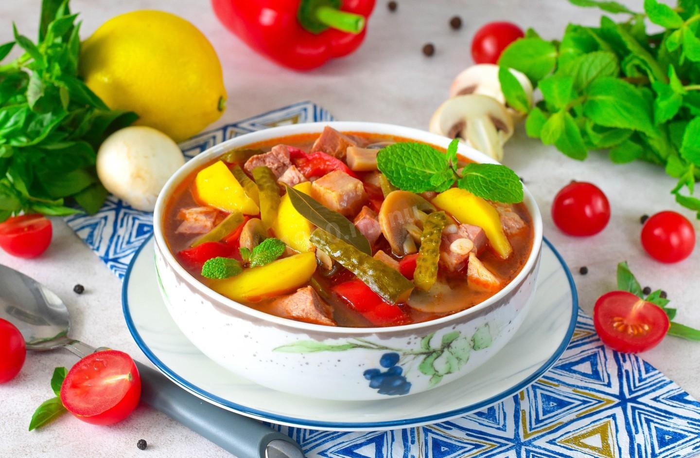 Обложка рецепта Грибной суп с мясом и картошкой