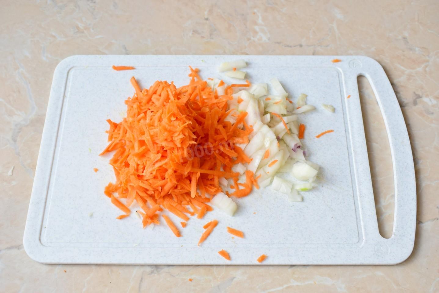Шаг 4 приготовления Рассольник с курицей классический