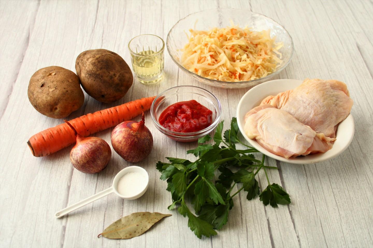 Шаг 1 приготовления Щи из квашеной капусты с курицей
