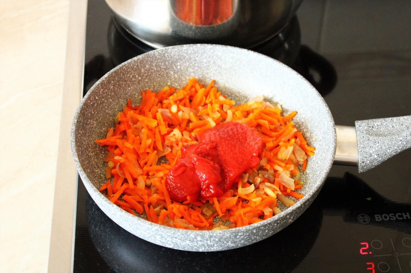 Шаг 10 приготовления Щи из квашеной капусты с курицей